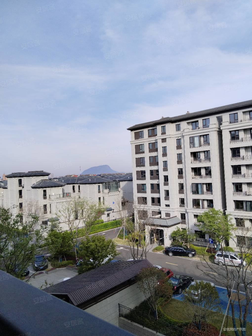 香湖丹堤(三期)4室2厅2卫147.09㎡南140万