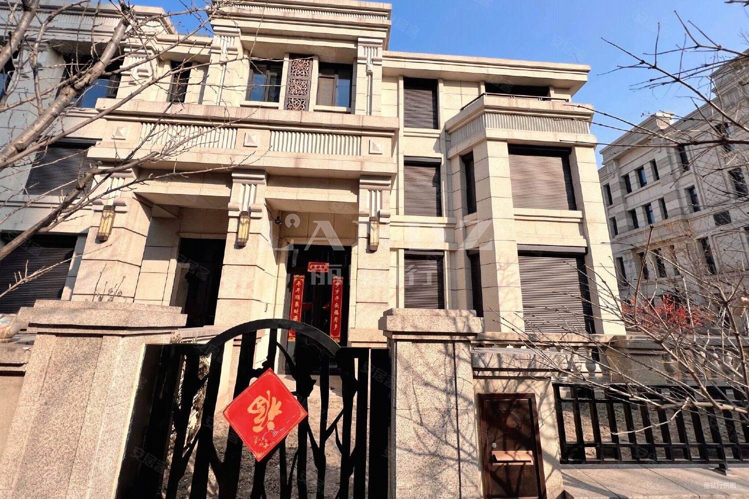 鸿坤林语墅4室4厅6卫541.05㎡东3280万