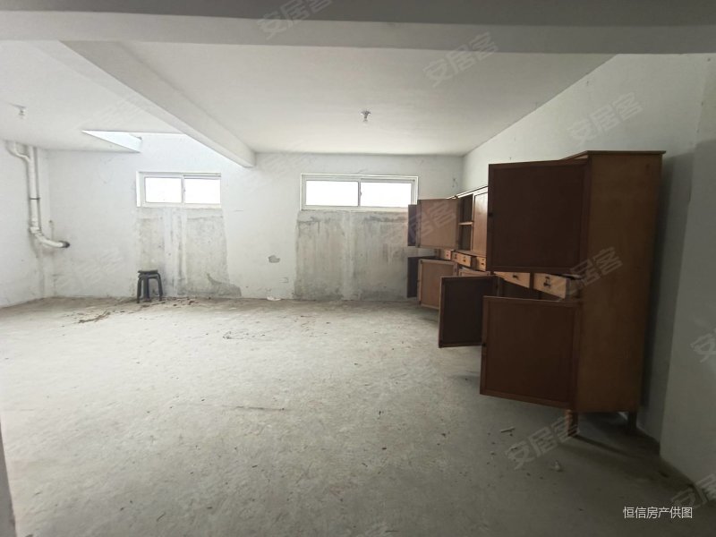 伯爵公馆一楼带80平大院送负一层,随时看房