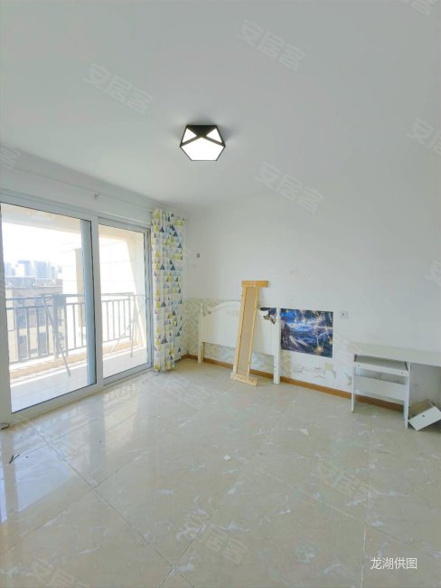 正大龙湖物业租售中心  价可谈 三个阳台南北通透 中等楼层