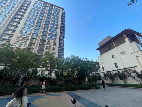 青岛城阳实验二小青特金地汇豪观邸青特金地汇豪观邸 3室2厅2卫 南北