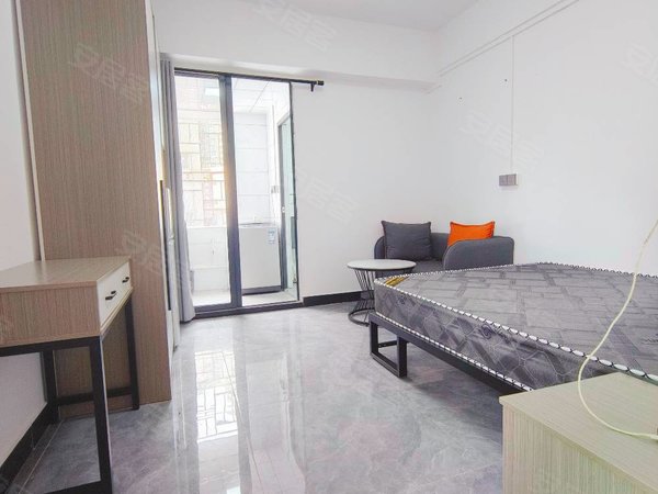 深圳罗湖人民南泰山大厦(实拍)人民南 靠近罗湖口岸 火车站采光好视野