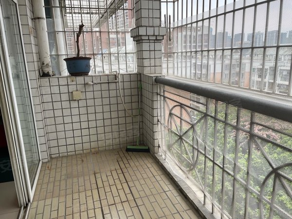 深圳光明光明富安花园富安花园三房二厅部分家私出租 牛山公园对面