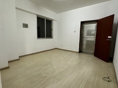 深圳布吉布吉街宝龙花园小区电梯两房一厅出租，随时看房，仅租3100出租房源真实图片