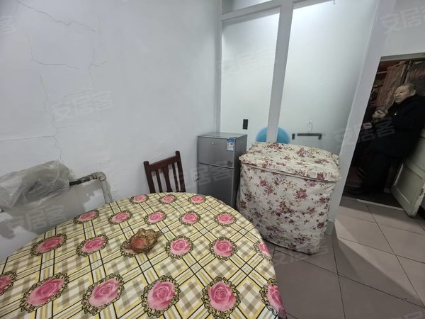 包头东河铁西铁西花园小区东河铁西，小平米，包暖，拎包入住出租房源真实图片