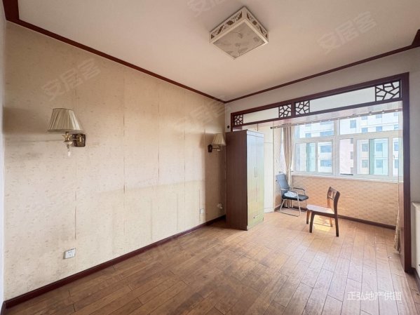 新东方华庭3室2厅1卫106㎡南北80万