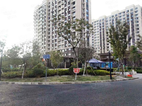 上海浦东唐镇培元新苑2号线地铁口几百米  培元新苑主卧出租1600 无