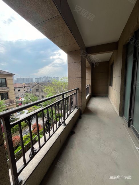 电梯洋房 有车位储藏间 另算 随时看房 位置安静 业主诚心出,御景苑