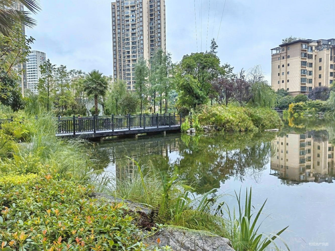 众泰翡翠湖3室2厅2卫120㎡南83.8万