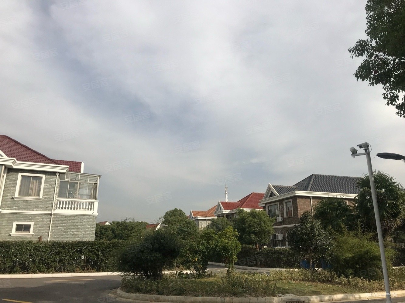 鸿运花园二线湖景别墅诚心出售,鸿运花园二手房,600万,5室2厅,3卫,220