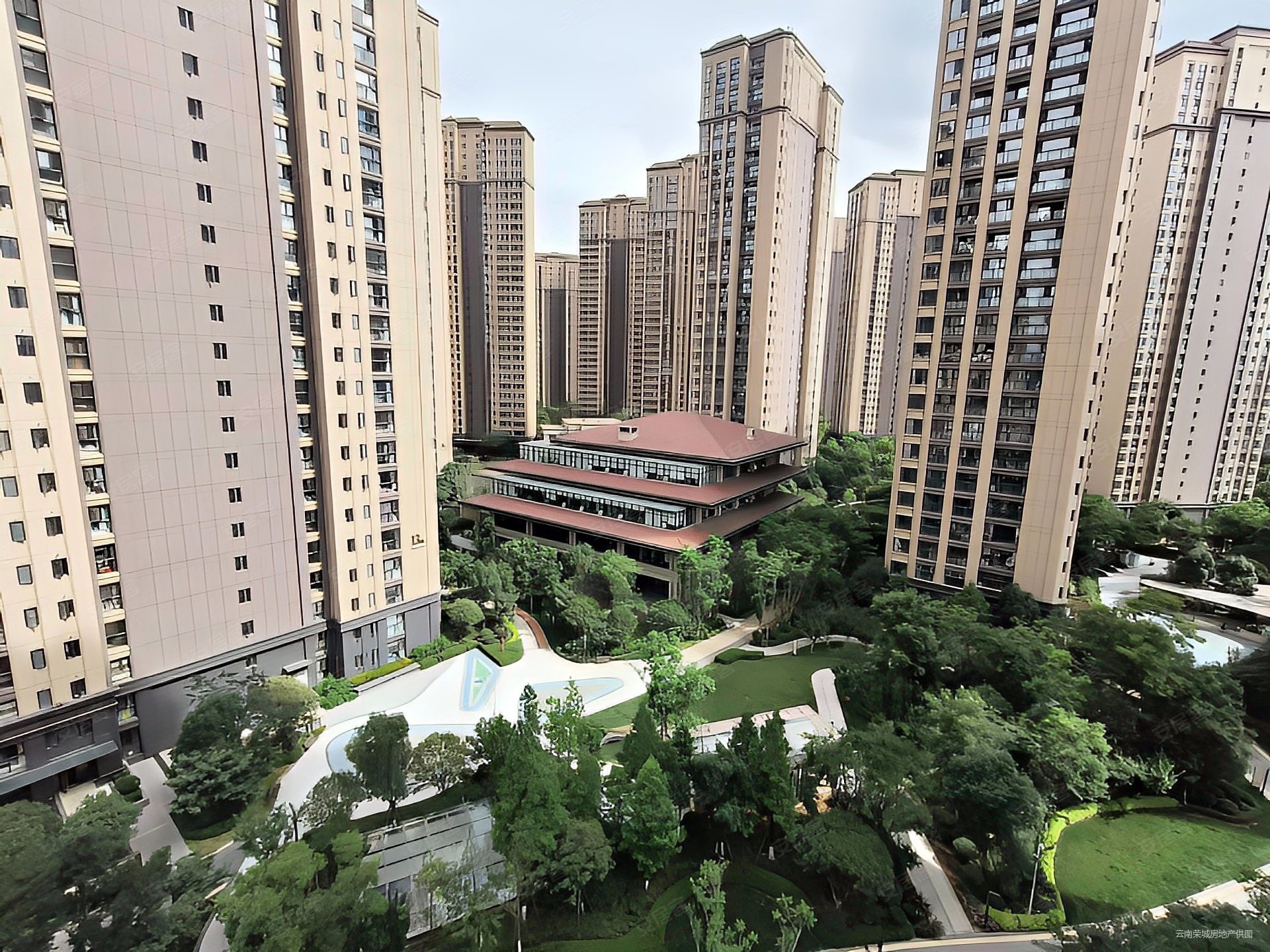 俊发澜湾俊园3室2厅2卫114㎡南北136万