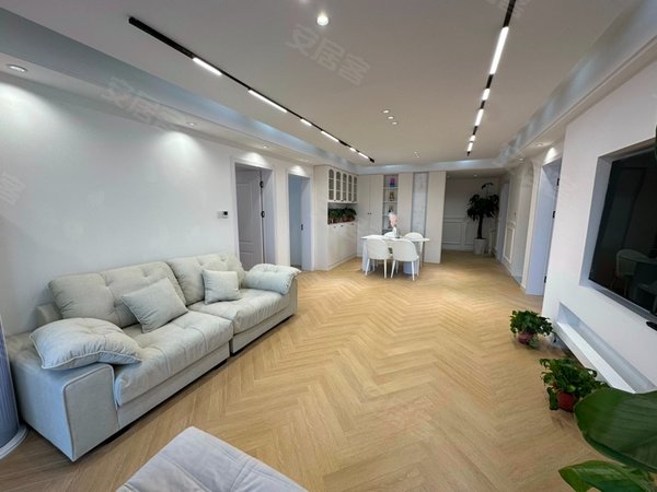 上海黄浦老西门兴林公寓兴林公寓 3室2厅2卫 配套齐全 南北通透 电梯