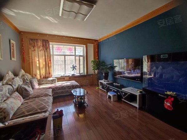 昌吉昌吉市亚中商城长宁小区亚中附近出行方便，房子在5楼出租房源真实图片