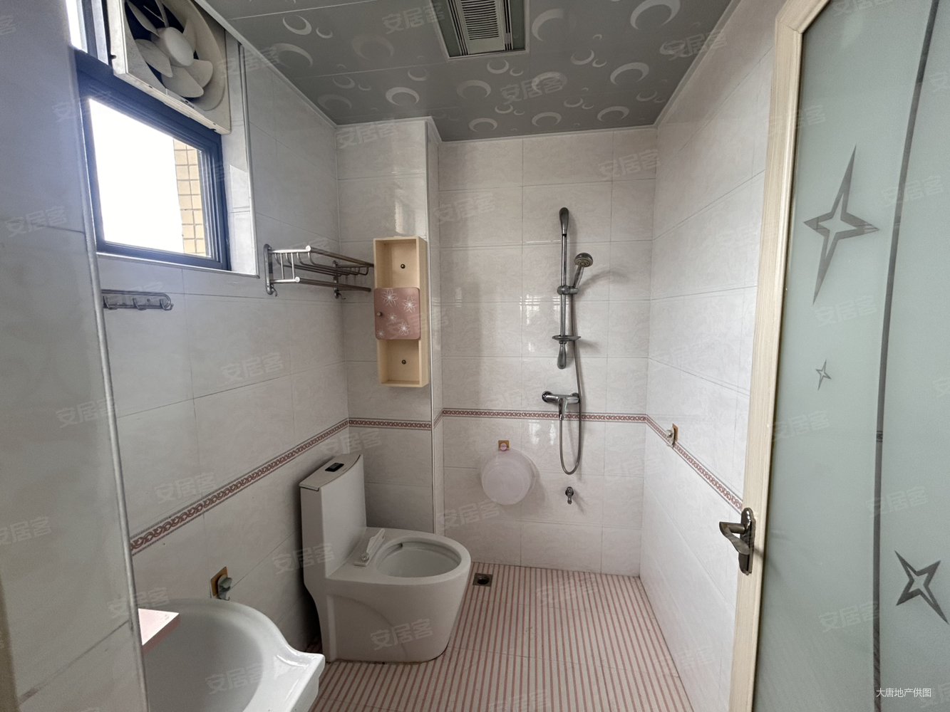 泰富现代城3室2厅2卫130㎡南北53万