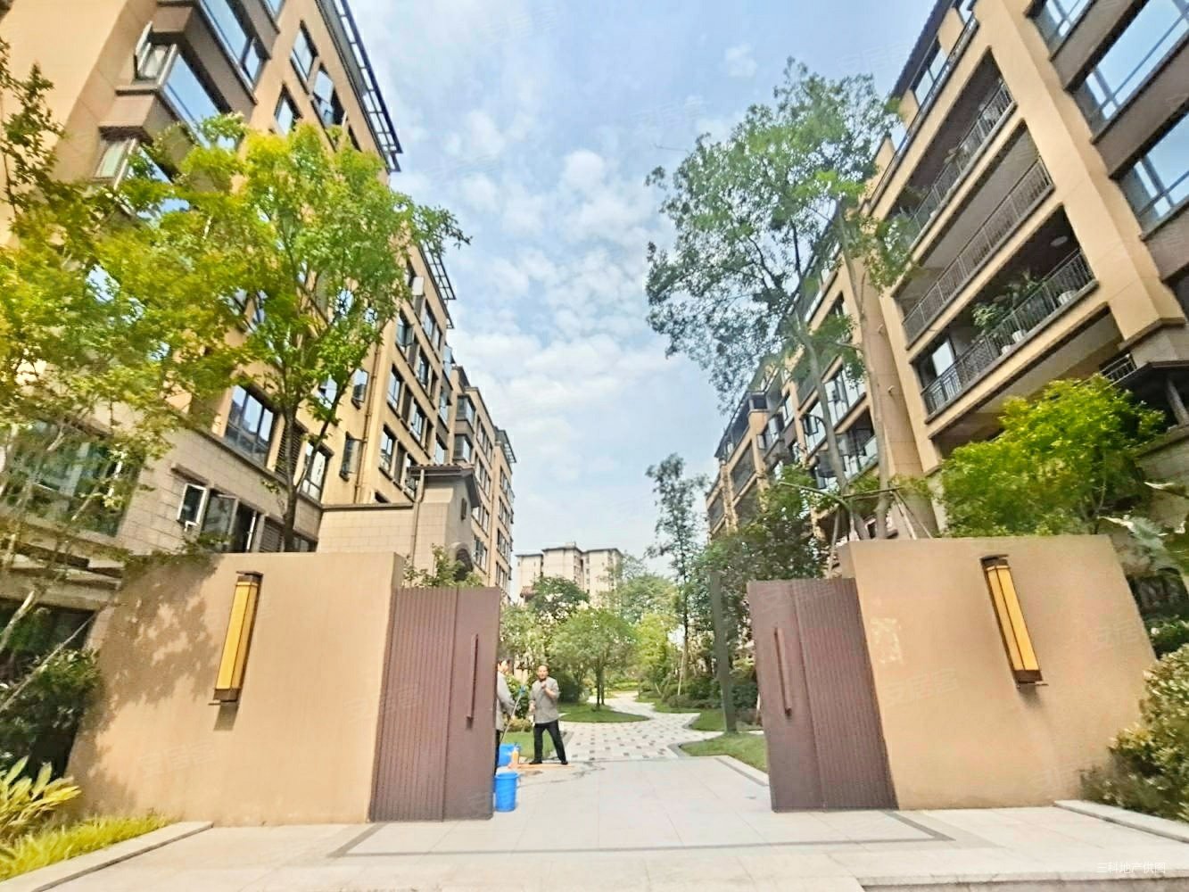 李家沱商圈奥园誉府大平层洋房四室两厅两卫带露台小区环境好