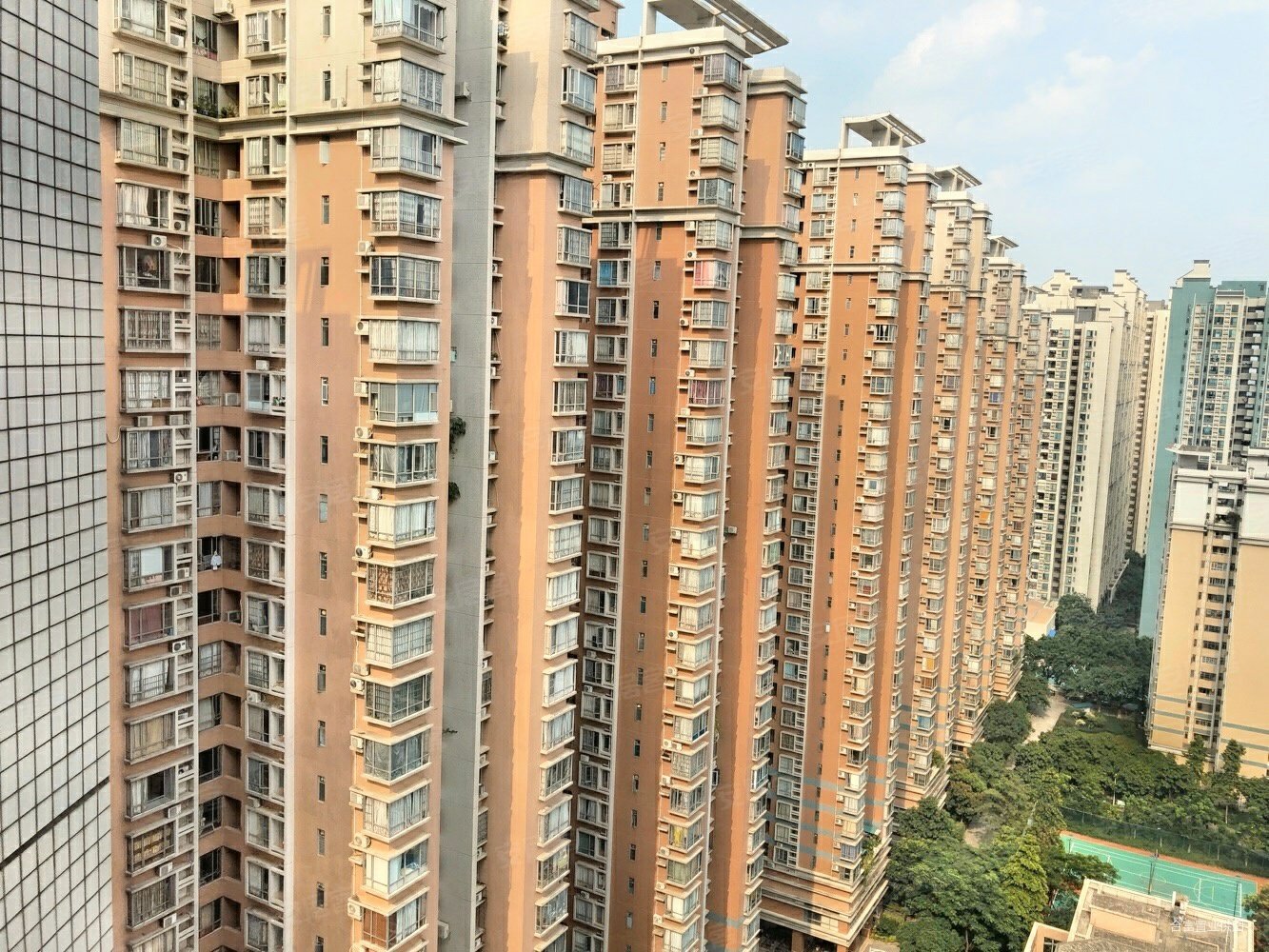 芳园居业主急售东南向66方150万坑口地铁站旁