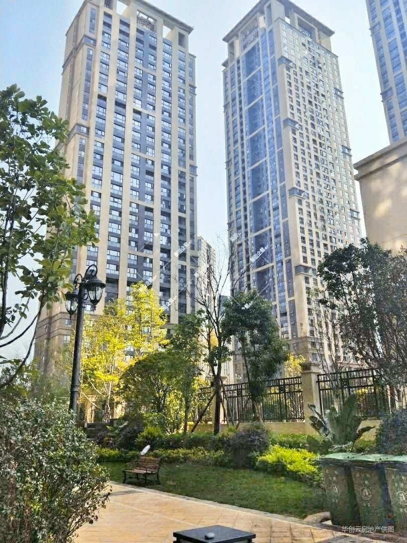 俊发城郁金苑3室2厅2卫112.3㎡南175万