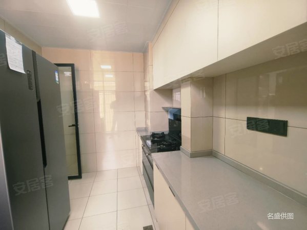 巴厘岛4室3厅4卫157㎡南北81.8万