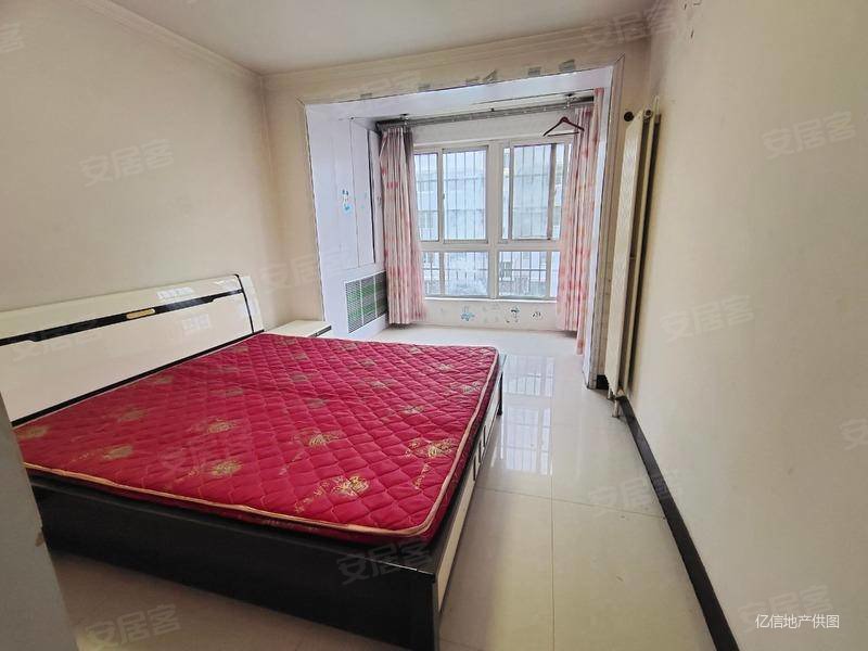 90平60万好楼层三室华盛园房