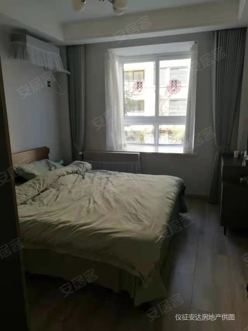 东郡华府靠近玫瑰园绿地东边小区环境优雅安静祥和适合人居