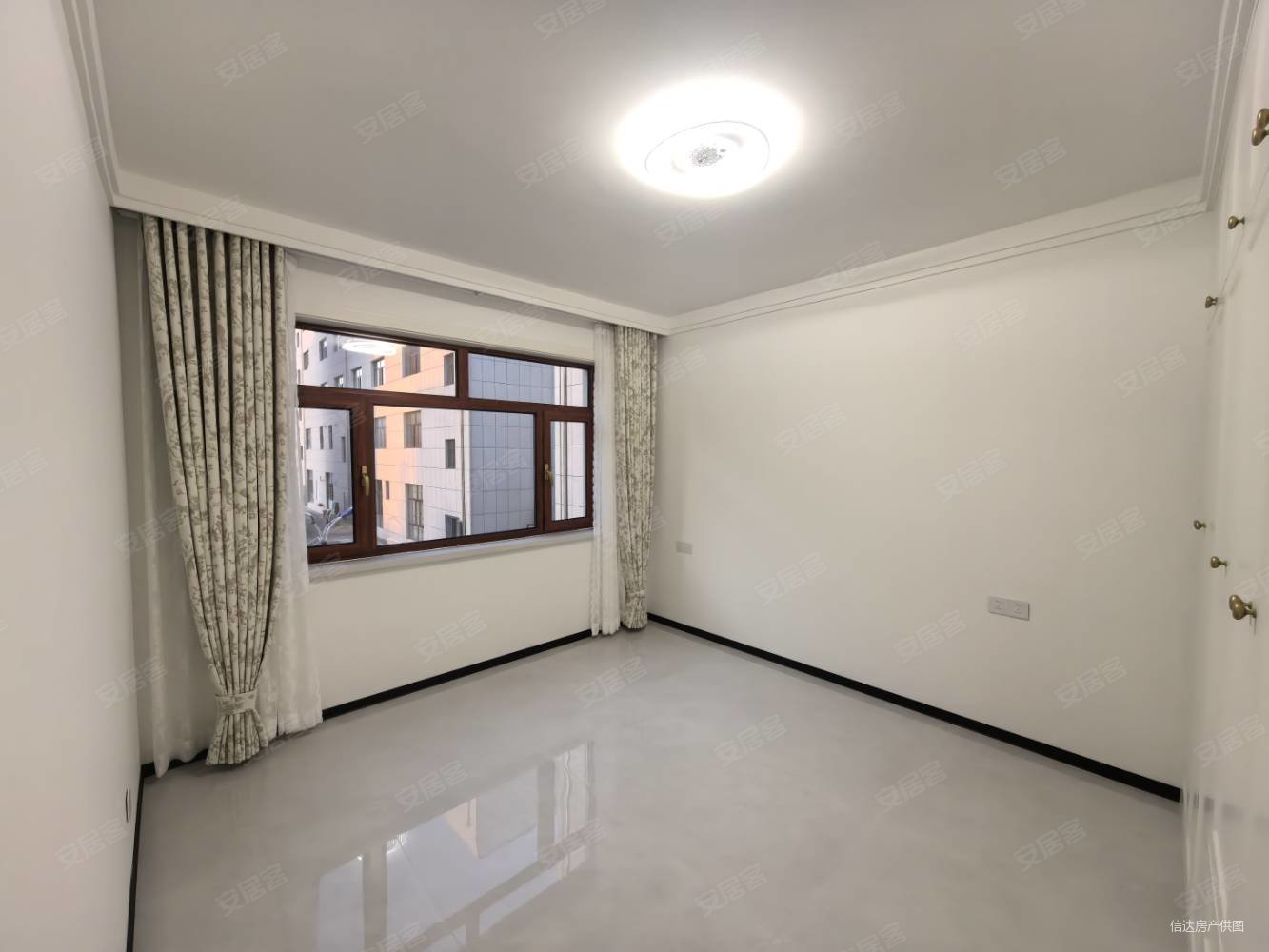 世纪嘉园3室2厅1卫131㎡南北86万