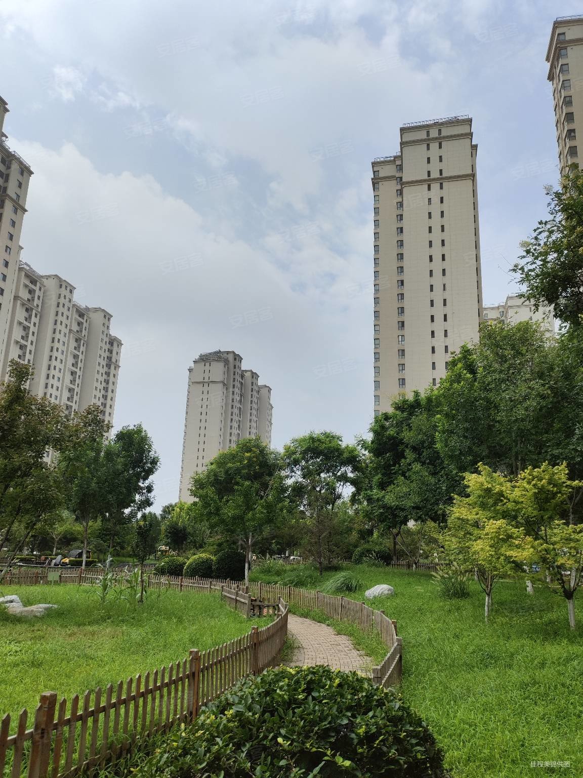 万泉盛景园板楼集中供暖交通便利精装修70年