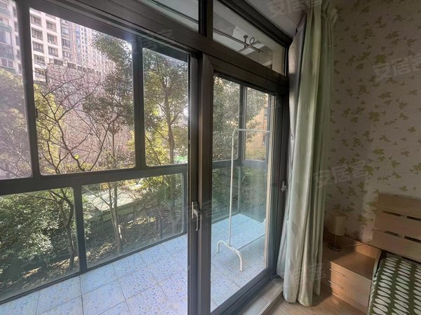 【多图】东海园,江宁路租房,实拍 带大阳台 推窗见绿 昌平路品质小区