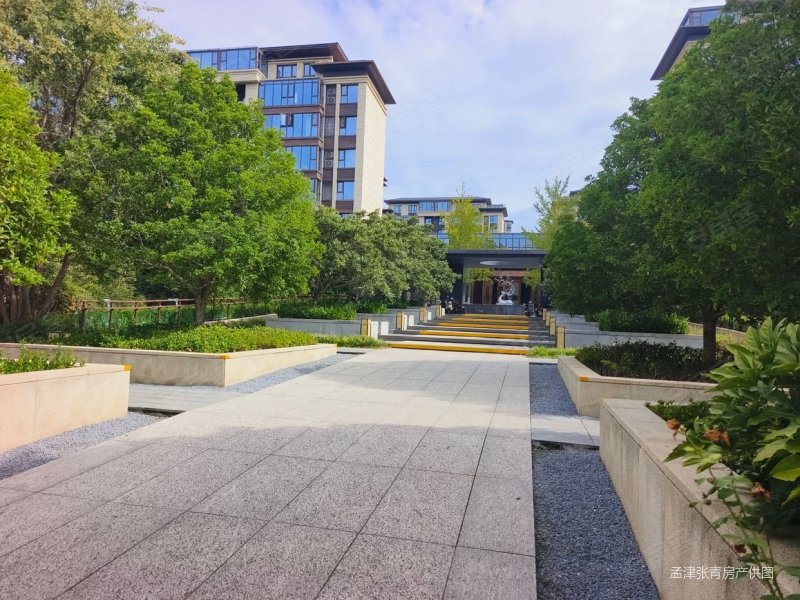 东方今典东方府6室3厅3卫144.53㎡南北120万