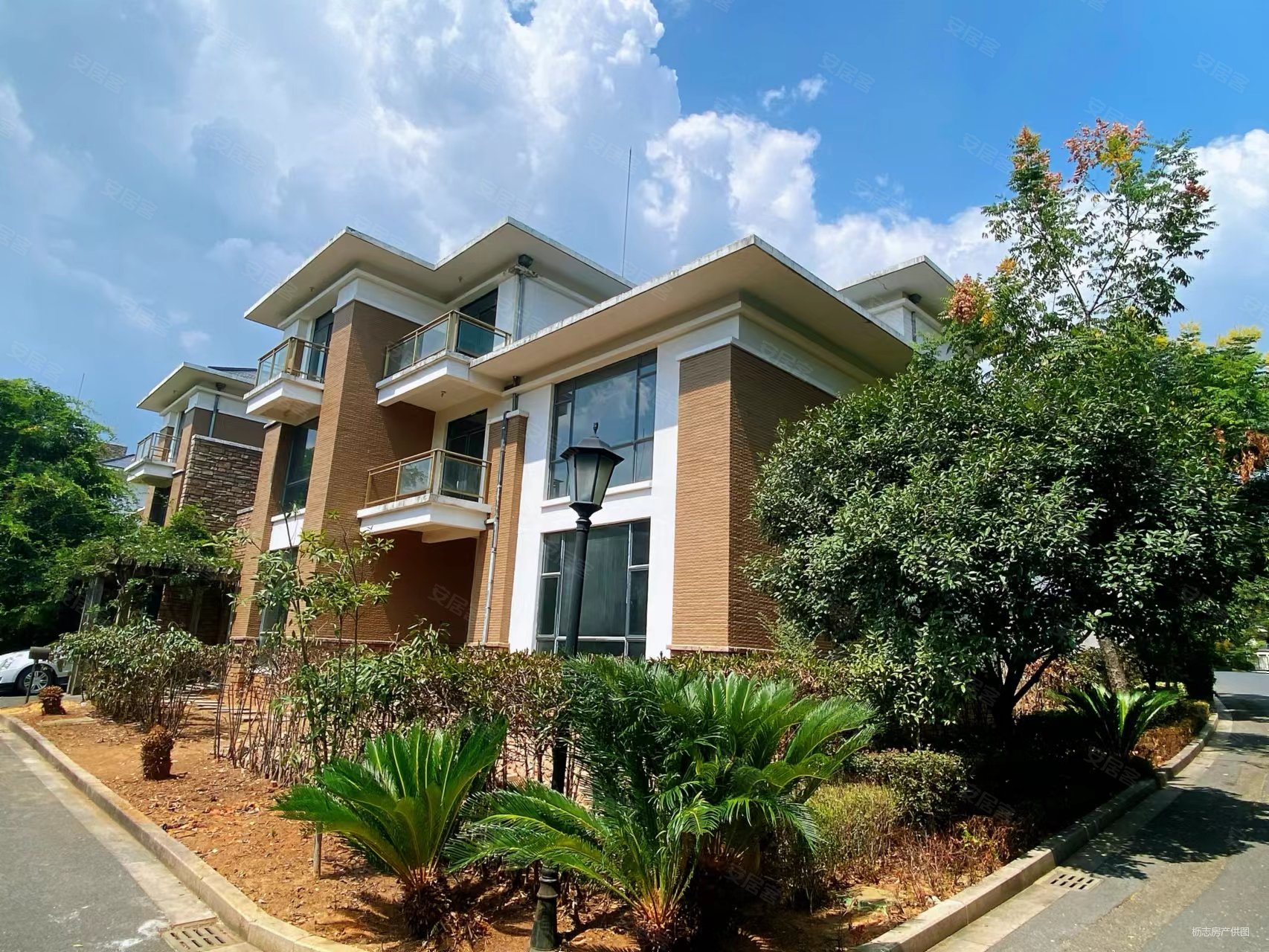 珑山林(别墅)7室5厅4卫435㎡南北379万