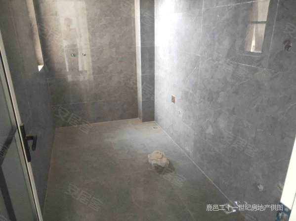 鹿邑建业城五期3室2厅2卫135㎡南北84万