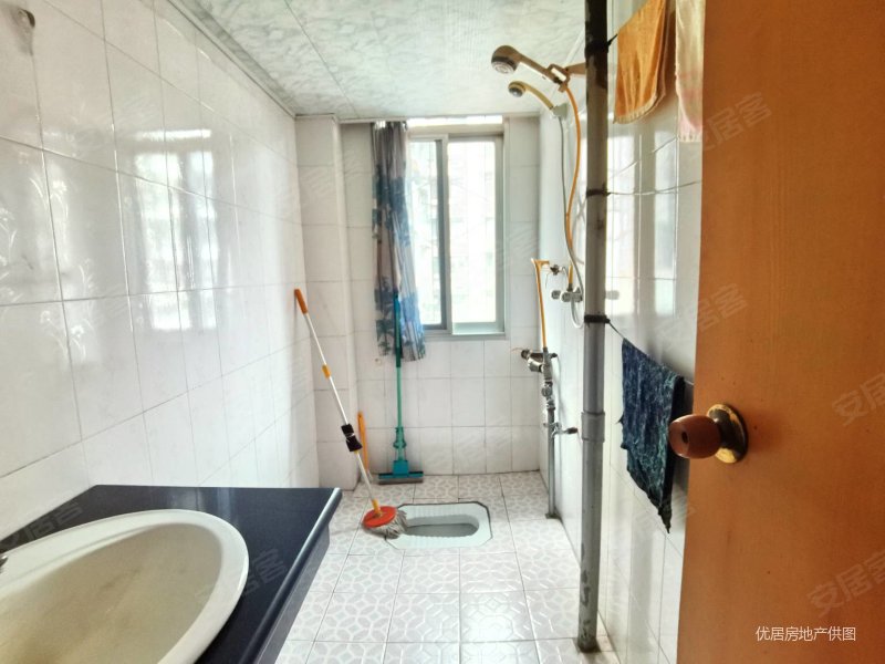 竹苑小区三室两厅全明边户四千多