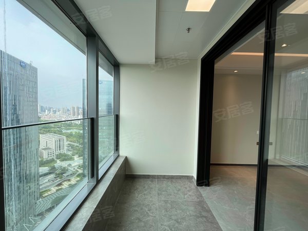 佛山南海千灯湖保利天际(商住楼)保利天际  3室2厅1卫 131平 电梯房