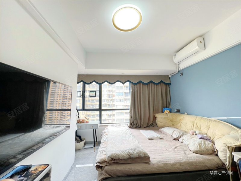 近珠海 次新小区逸骏星园精装高层三房两卫 园林景观