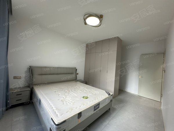 凉山西昌长宁小区正黄金色学府西部怀远附近，精装套三，家具家电齐全，领包入住出租房源真实图片