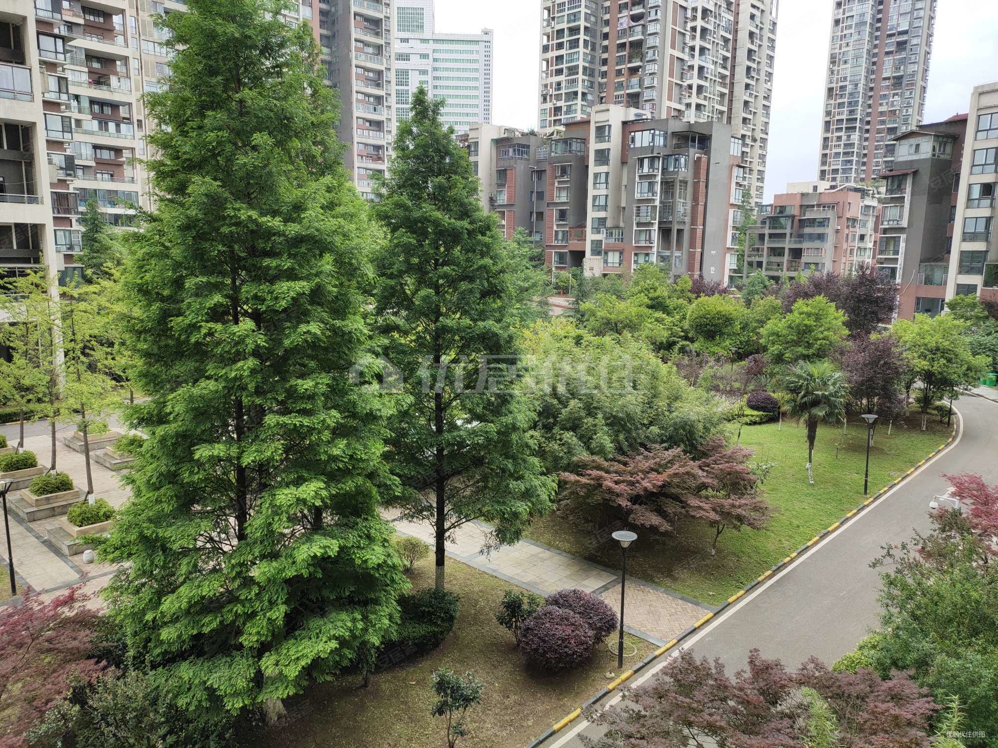 观山湖1号简装三房出售,观山湖一号二手房,160万,3室2厅,2卫,132平米-