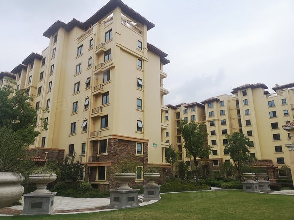 上海奉贤奉城悦城华庭出租 悦城华庭   一室二厅 精装修 2200看房方便