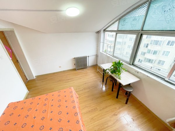 青岛黄岛长江路东宝花苑阁楼子不压抑!