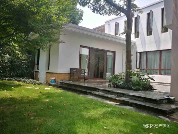 大隐隐于市康桥半岛翠庭别墅占地千平两层独栋几年难出一套