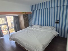 日照东港新市区山体曲师大安泰国际广场50平精装修，家具齐全，拎入住出租房源真实图片