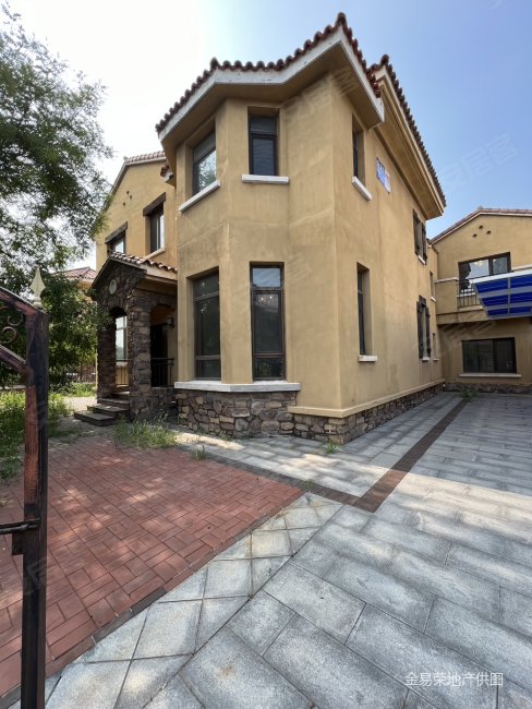 独栋别墅 中式装修 300平米大院 私家车库 70年产权满五