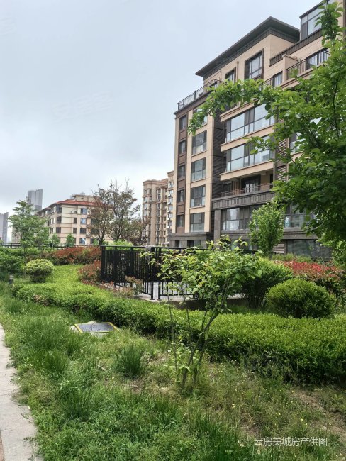 胶南一中旁一楼带前后院套三128万南北通透,剑桥小镇二手房,128万,3室