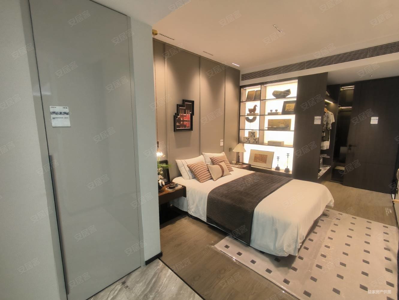 高新万科城3室2厅2卫133.96㎡南北103万