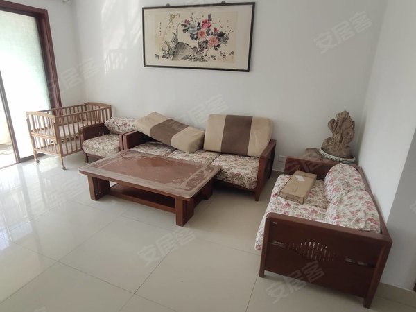 济宁邹城悦邻广场龙山花园龙山花园!三室两厅!2000每月!拎包入住!