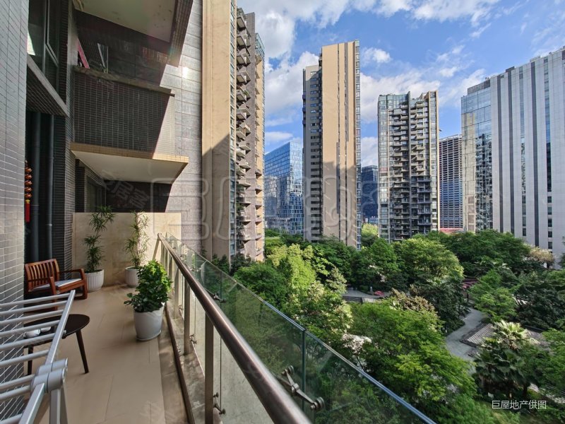 合景誉峰(东区)4室2厅3卫199㎡南北1268万