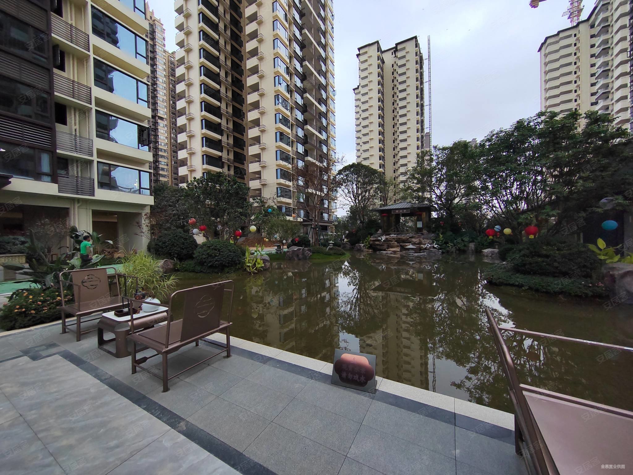 云樾观棠5室2厅2卫104.72㎡南北83万