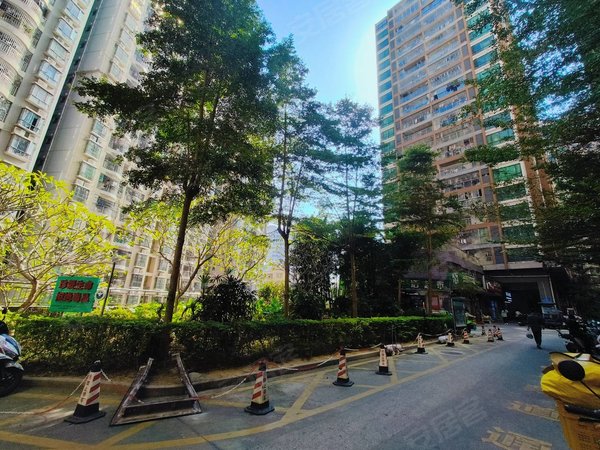 深圳布吉南岭黄金豪庭(龙岗)丹竹头 小区房 精装修三房两厅拎包入住