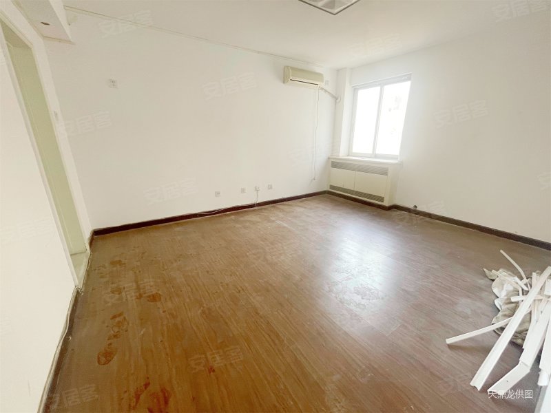 北四环边 大平层 单价4万 户型方正 高层采光好 车位充足,加利大厦