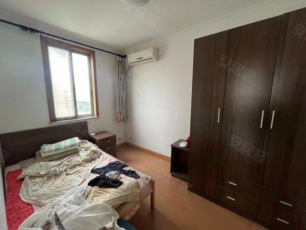 上海浦东三林凌云公寓6号线 灵岩南路200米 精装全配 电梯两房一厅 俺