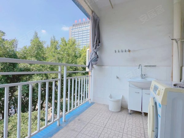 和睦路幸福广场两江新区医院协信星光天地