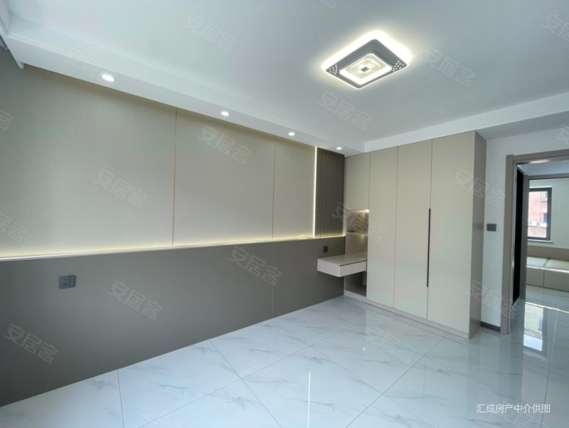 体育场3楼,2室2厅,大南明厅,采光好落地窗,香柏路4-1号小区二手房,56.